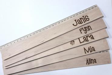 schöner Holz-Lineal mit Name graviert - perfekt für den Schulanfang